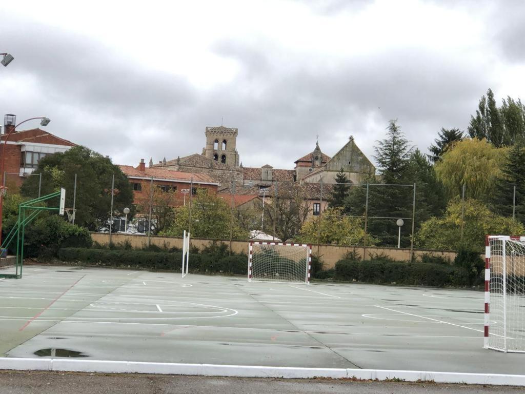 Residencia Hospital Del Rey Hostel Burgo Εξωτερικό φωτογραφία